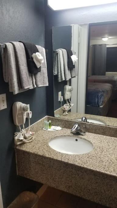 Osu King Bed Hotel Room 109 Wi-Fi Booking Stillwater Zewnętrze zdjęcie